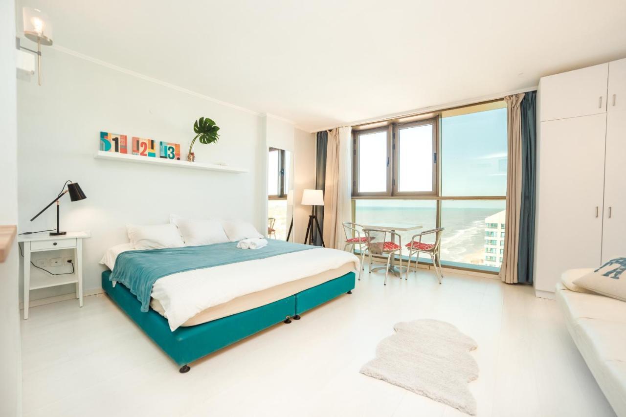 Апартаменты Sunny Sea View Studio Herzliya Экстерьер фото